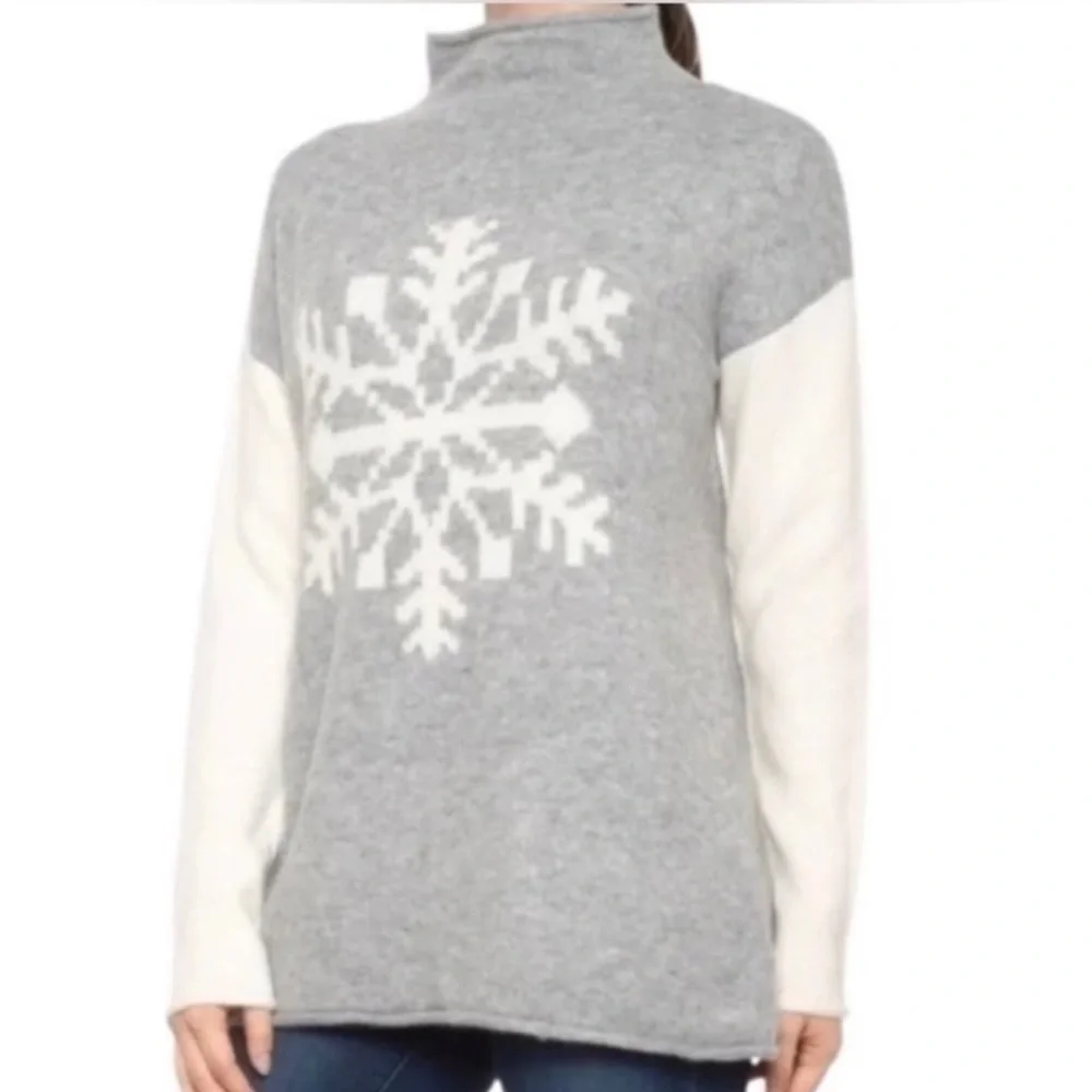 Cupcakes & Cashmere size S snowflake sweater NWOT